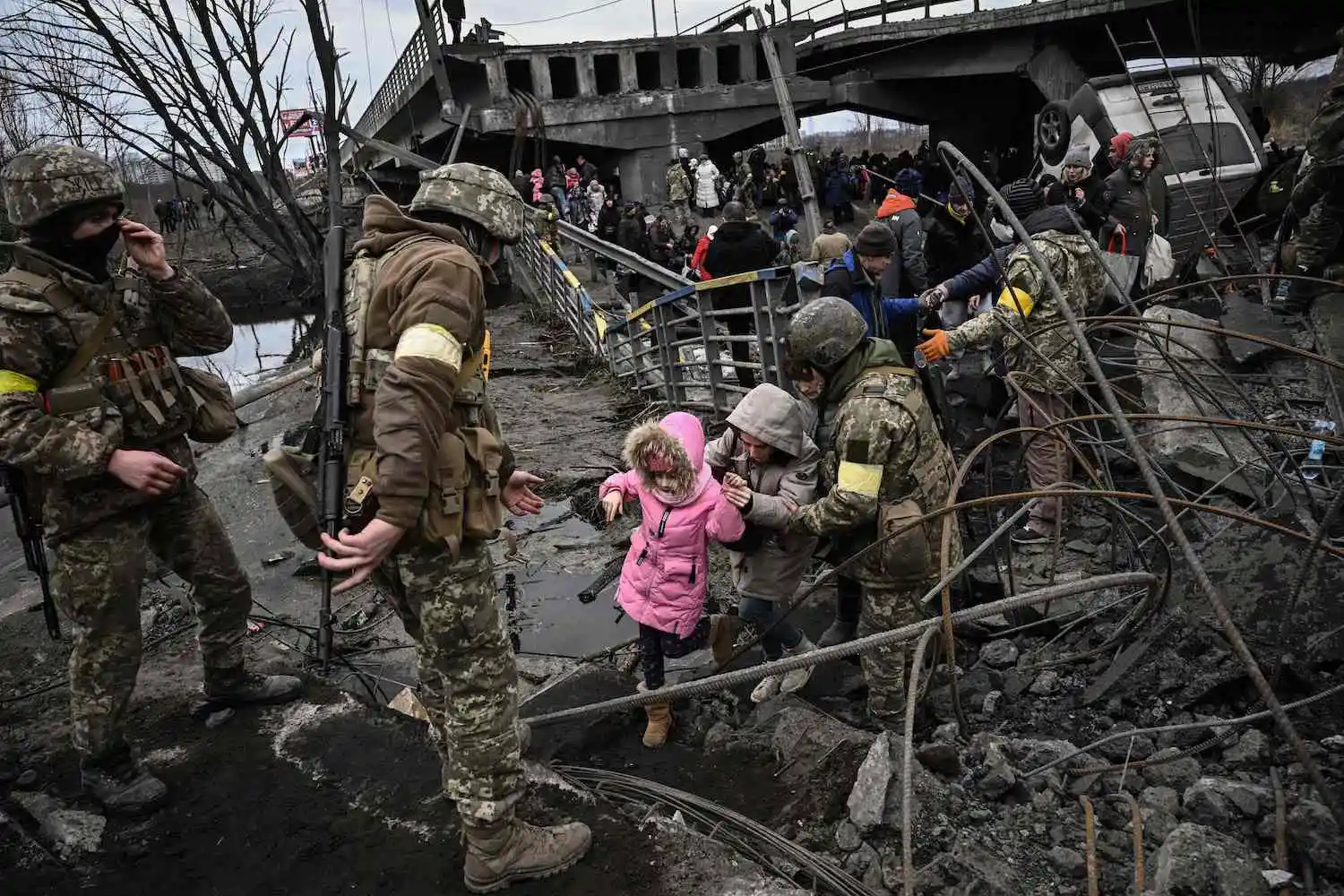 Ukraine-war-evacuation-GettyImages-1238943539.jpg